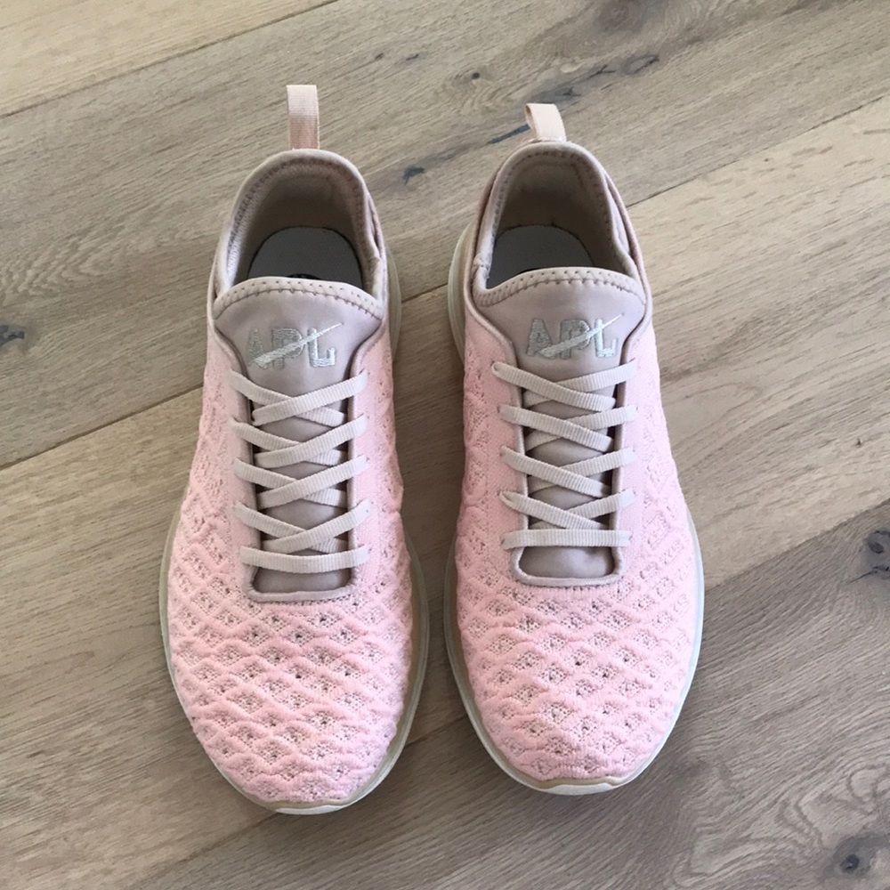 APL Running shoes
